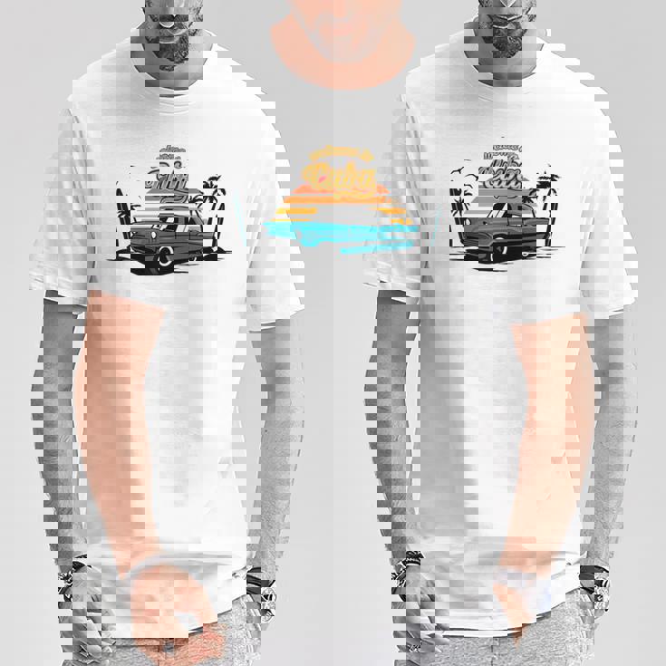 キューバ ヴィンテージカー ラム酒 葉巻 ビーチ 夕日 サーフボード ヤシの木 ハバナ ギフト お土産 太陽 カリブ海 Tシャツ 面白い贈り物