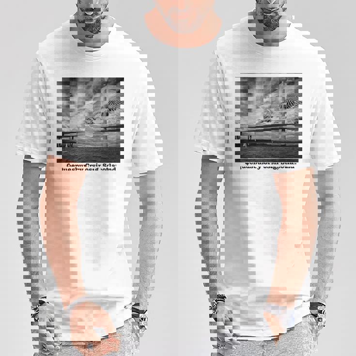 クイーンズベリークロッシング スコットランド 写真 風景 B&W ライト Tシャツ 面白い贈り物