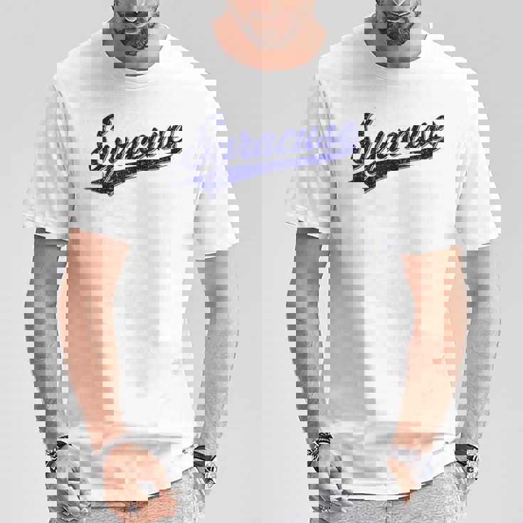 シラキュース ニューヨーク バーシティ スクリプト クラシック スポーツ ジャージスタイル Tシャツ 面白い贈り物