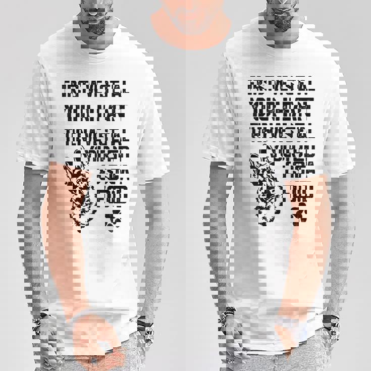 ジャーマン・シェパードはあなたの心を盗みますあなたのベッドとソファを盗みます Tシャツ 面白い贈り物