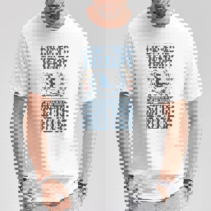 セラピーは要らない、スコティッシュ・フォールドの猫を抱きしめて Tシャツ 面白い贈り物