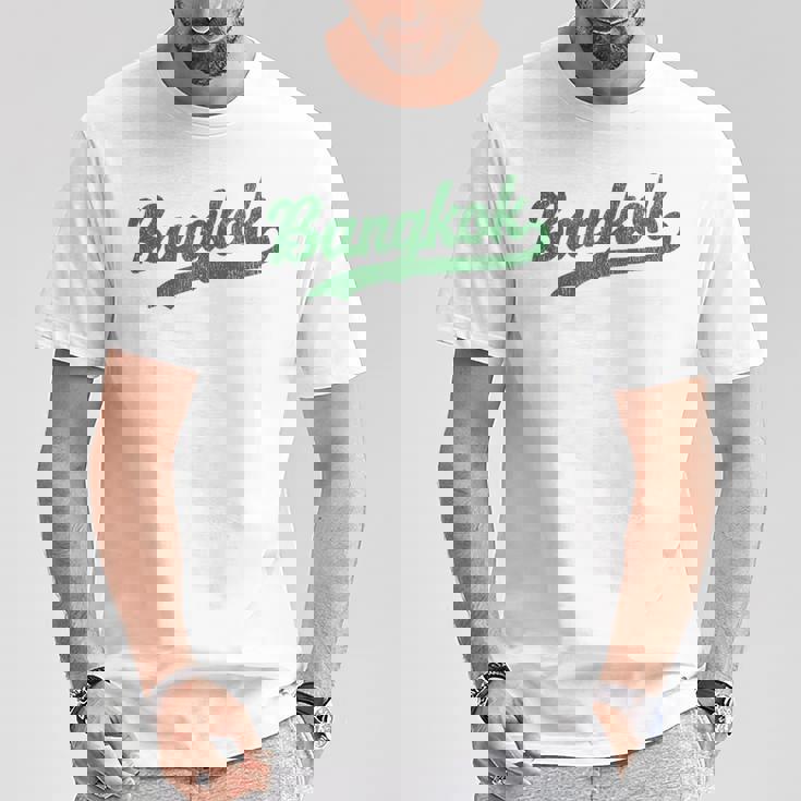 タイのバンコクビンテージスポーツグラフィック。 Tシャツ 面白い贈り物