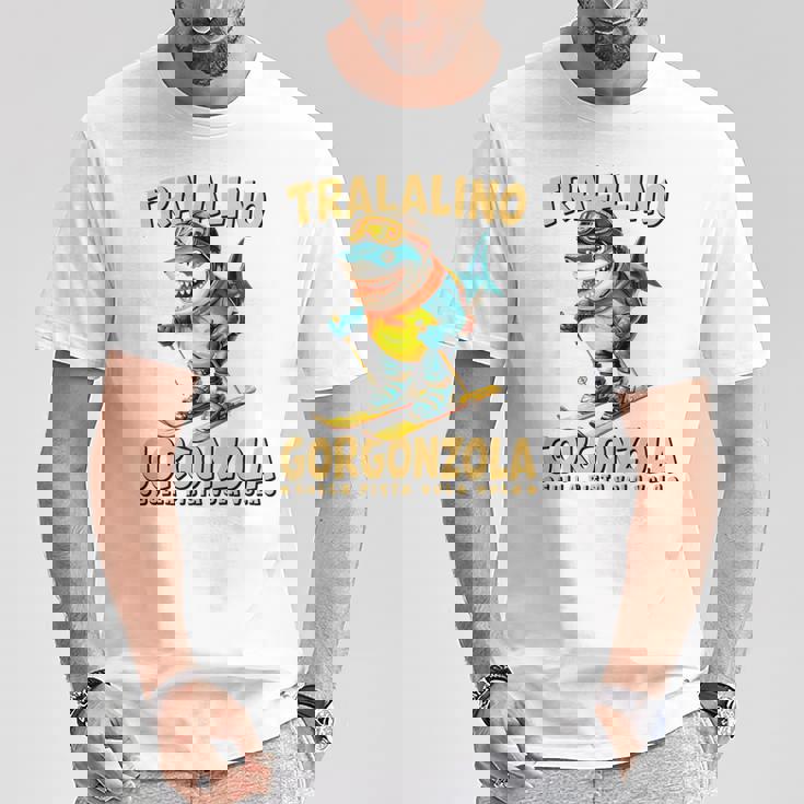 トララリーノ・ゴルゴンゾーラ – トララレロチーズミッションのスキーシャーク。 長袖tシャツ Tシャツ 面白い贈り物