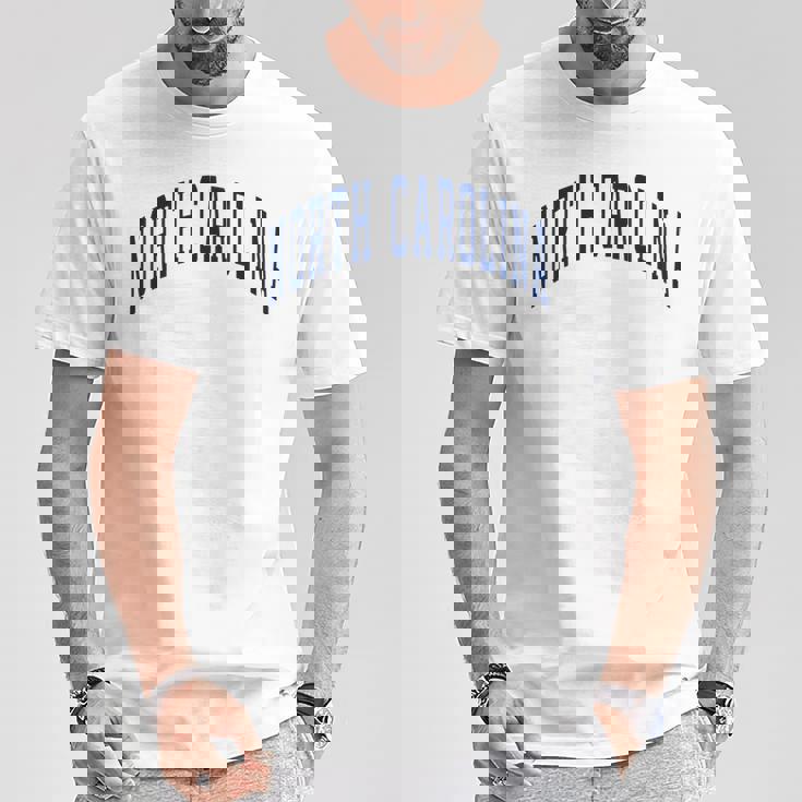 ノースカロライナ代表チームのスタイル ネイビーテキスト 長袖tシャツ Tシャツ 面白い贈り物