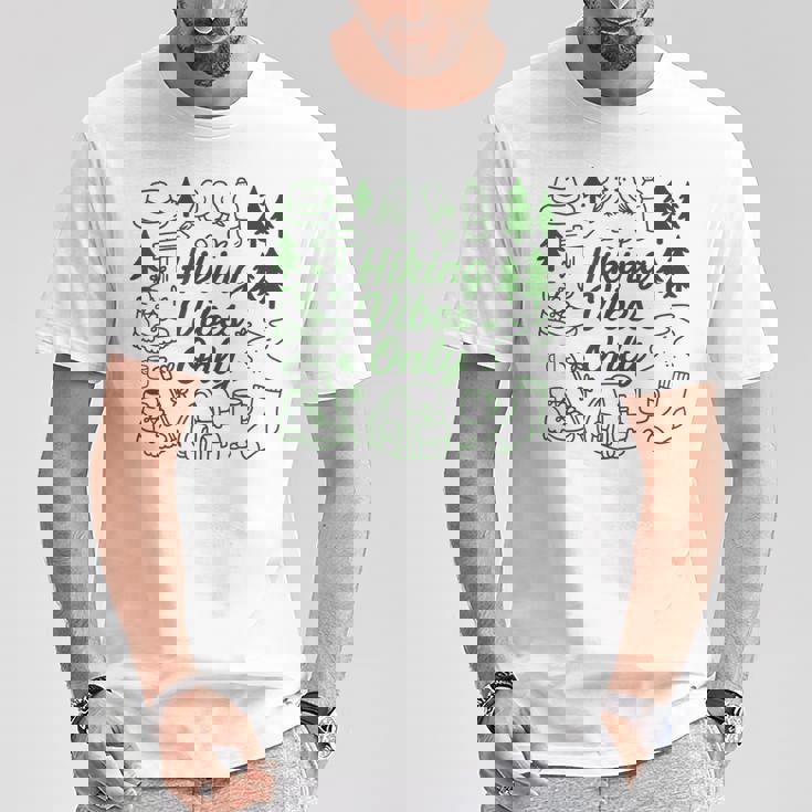 ハイキング バイブスオンリー 自然 落書き アート ミニマリスト 森林愛好家 Tシャツ 面白い贈り物