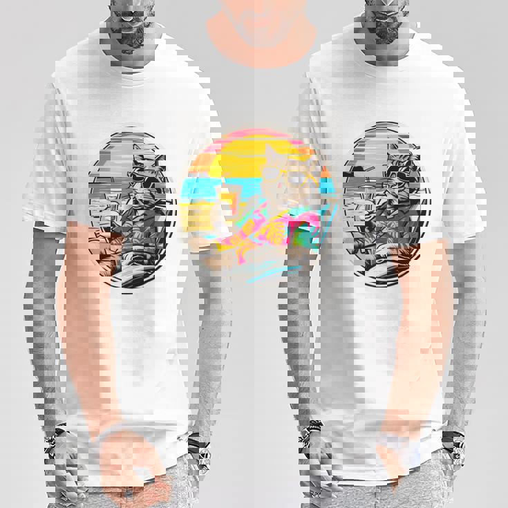 ビーチでドリンクを飲みながらリラックスできるレトロなヴィンテージクールな猫 長袖tシャツ Tシャツ 面白い贈り物