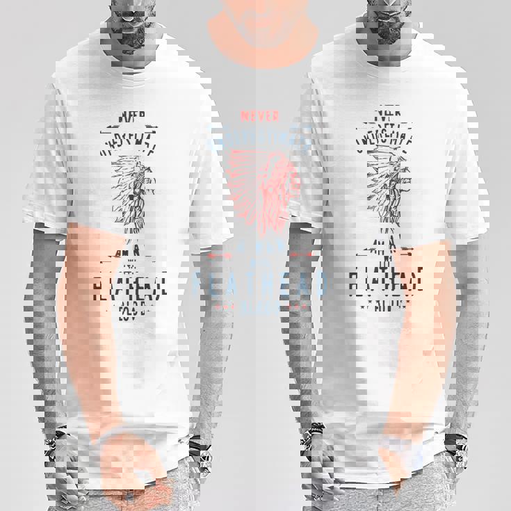 フラットヘッド ネイティブアメリカン インディアンマン Never Underestimate Tシャツ 面白い贈り物