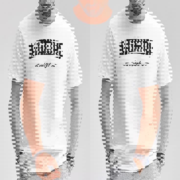 マクデブルク、東ドイツ、東ドイツ、カレッジデザイン 長袖tシャツ Tシャツ 面白い贈り物