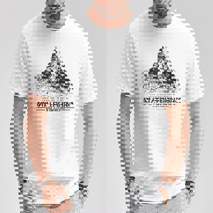 マッターホルン スイス アルプス ツェルマット ハイキング 山 アドベンチャー Tシャツ 面白い贈り物