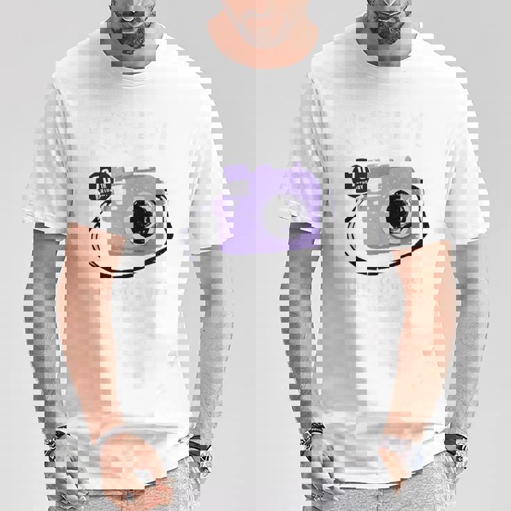 古希祝い 旅行好き 写真好き 撮影好き カメラ レトロ 父 母 男性 女性 70歳お祝い Ready To Travel Tシャツ 面白い贈り物