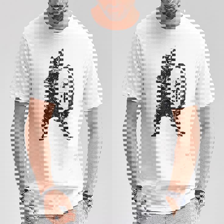 太極拳の練習をしている陽気な猫 陰陽 Tシャツ 面白い贈り物