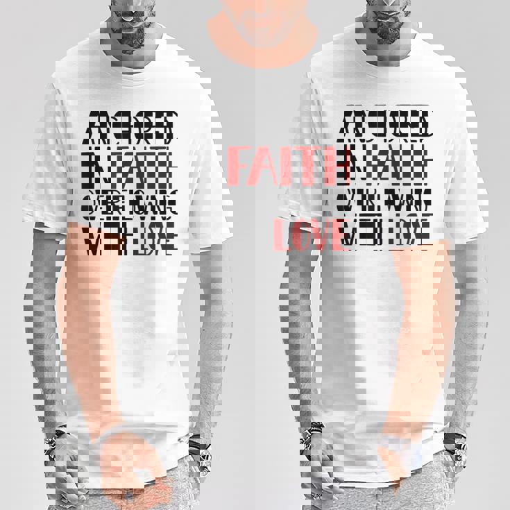 愛にあふれた信仰に定着するキリスト教バレンタイン。 Tシャツ 面白い贈り物