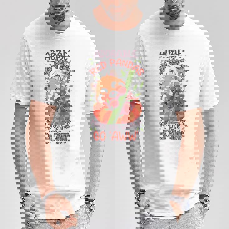 愛らしいレッサーパンダが世界を「Aww」にします。 Tシャツ 面白い贈り物