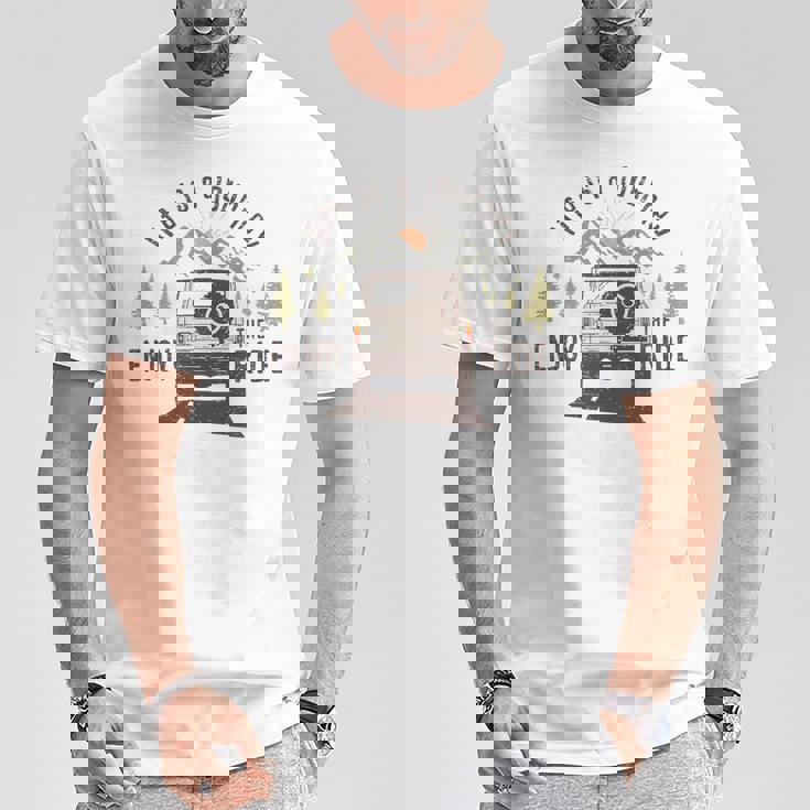 旅 おもしろ キャンプ 楽しい 登山 アウトドア キャンピングカー 人生は旅だ Tシャツ 面白い贈り物