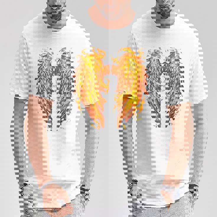 裏面に燃える天使の翼 火の羽 Tシャツ 面白い贈り物