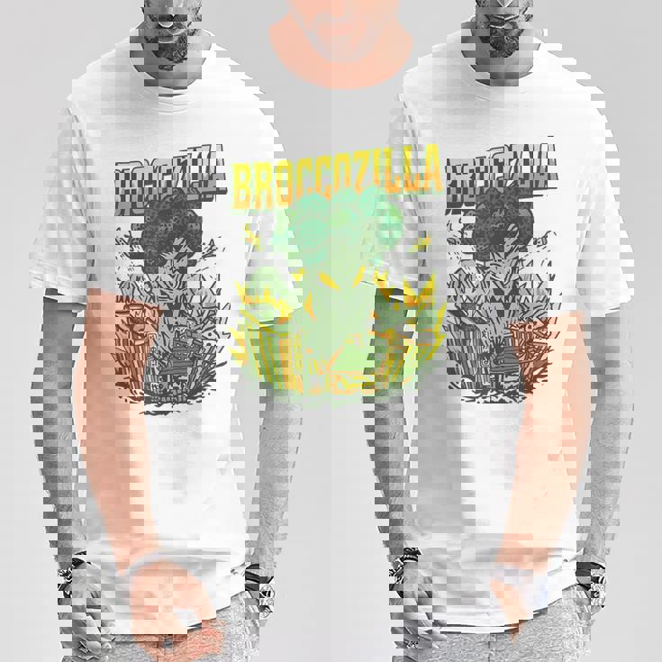 都市を攻撃する巨大なブロッコリーモンスター面白いブロッコリー Tシャツ 面白い贈り物