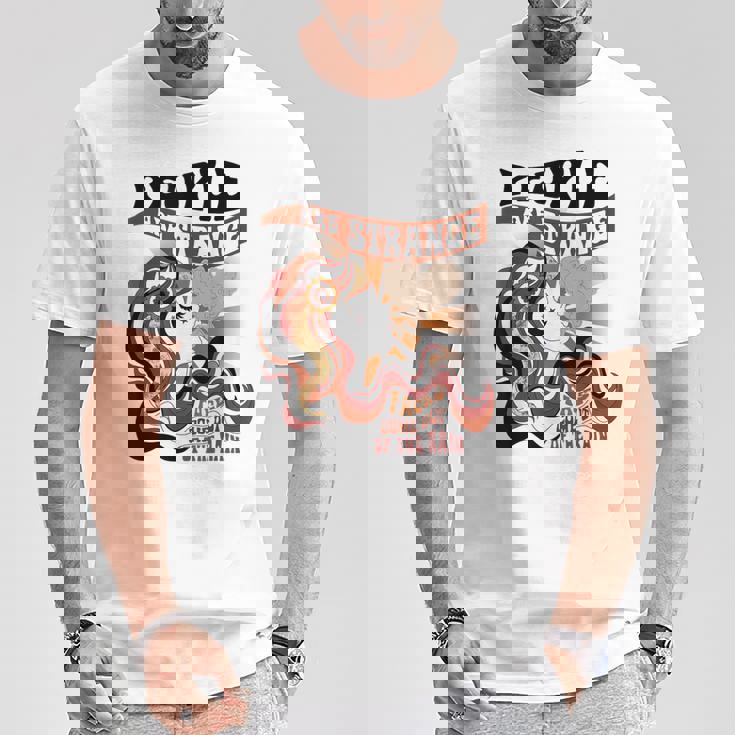 雨から顔が出てきて変な人が多いアパレル Tシャツ 面白い贈り物