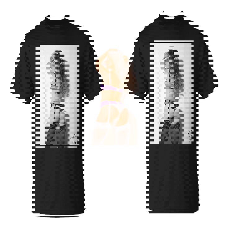 Hot Girl On 男性用 紫のセクシーなモデル Tシャツ