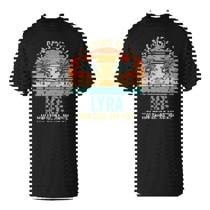 Lyra Cute Retro Girls Groovy Lyra Personalized Name 長袖tシャツ Tシャツ