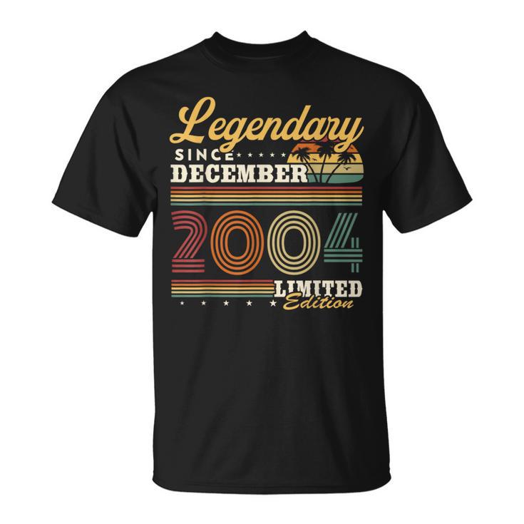 Vintage Cadeau Anniversaire 20 Ans Nés En Décembre 2004 T-Shirt