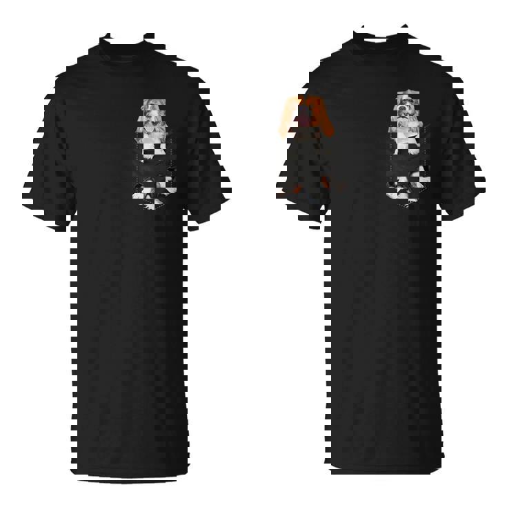 おかしなキャバリア王チャールズ・スパニエルがあなたのポケットに。 Tシャツ