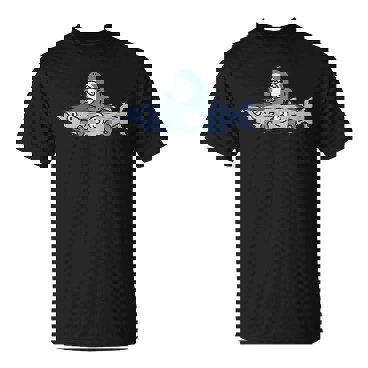 おさかなのくるまを運転するサメ Tシャツ