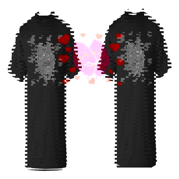 かわいいサツマイモ カップル ハグサツマイモ Tシャツ