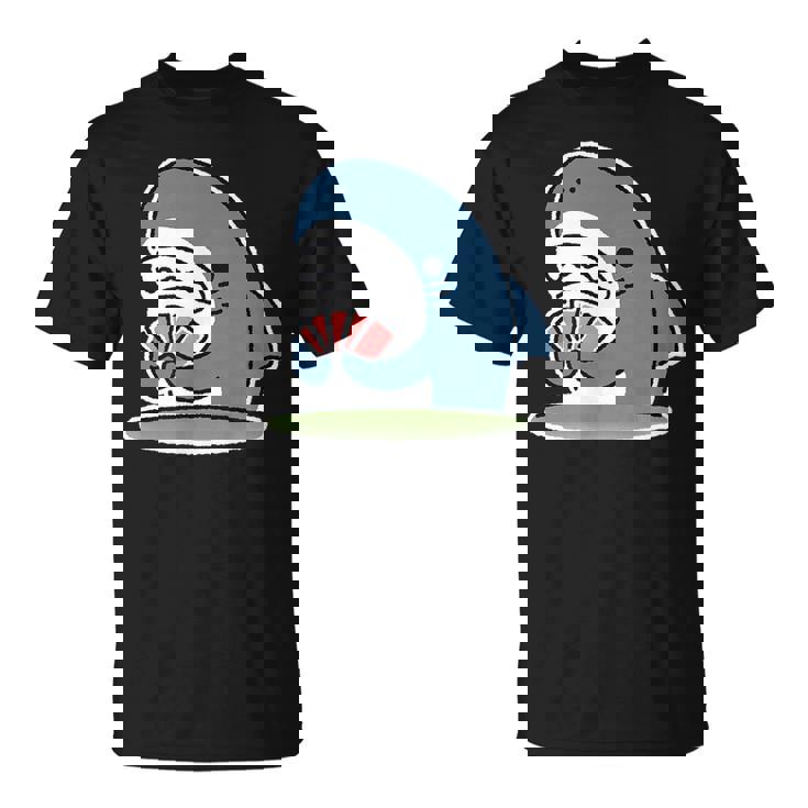 カード遊びをするサメ Tシャツ