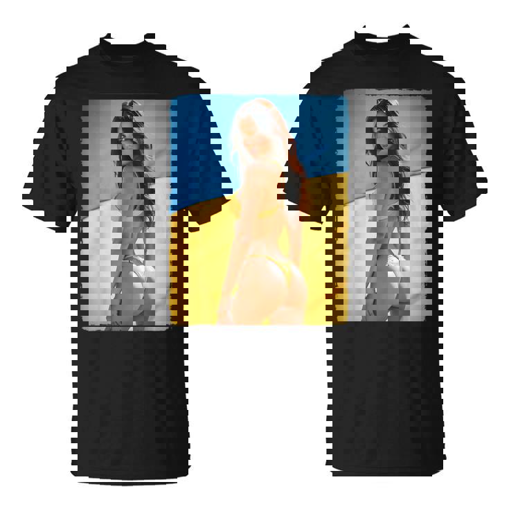 セクシーガールグラフィックtシャツ 「モダンピンナップガール&ウクライナ国旗」 Tシャツ