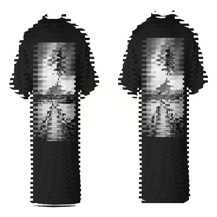 タヒチ州の熱帯小屋のモノクロ写真 Tシャツ
