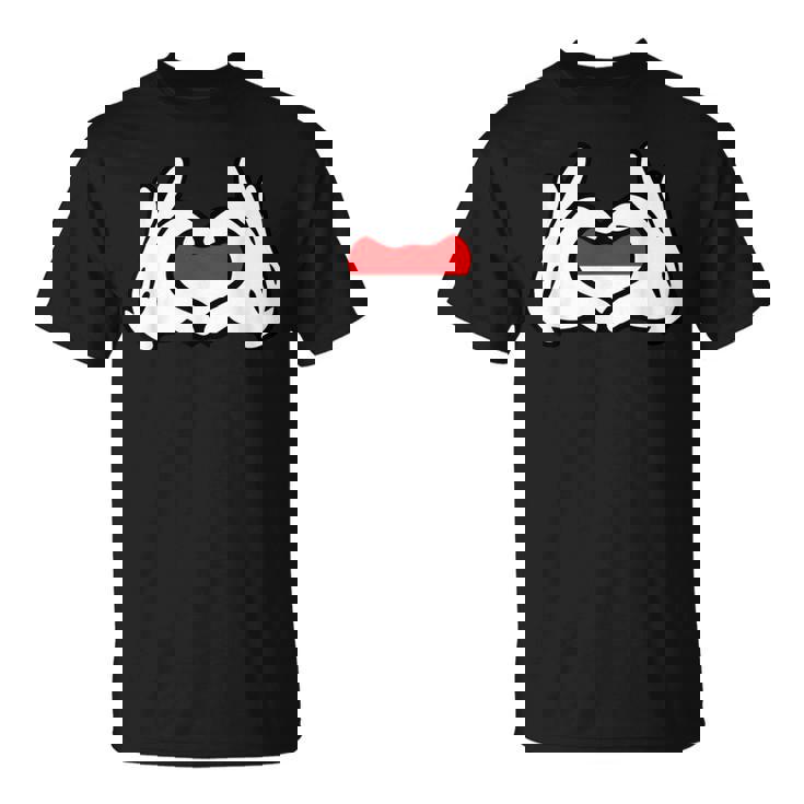 ハートを形作る漫画の手 インドネシア国旗 Tシャツ