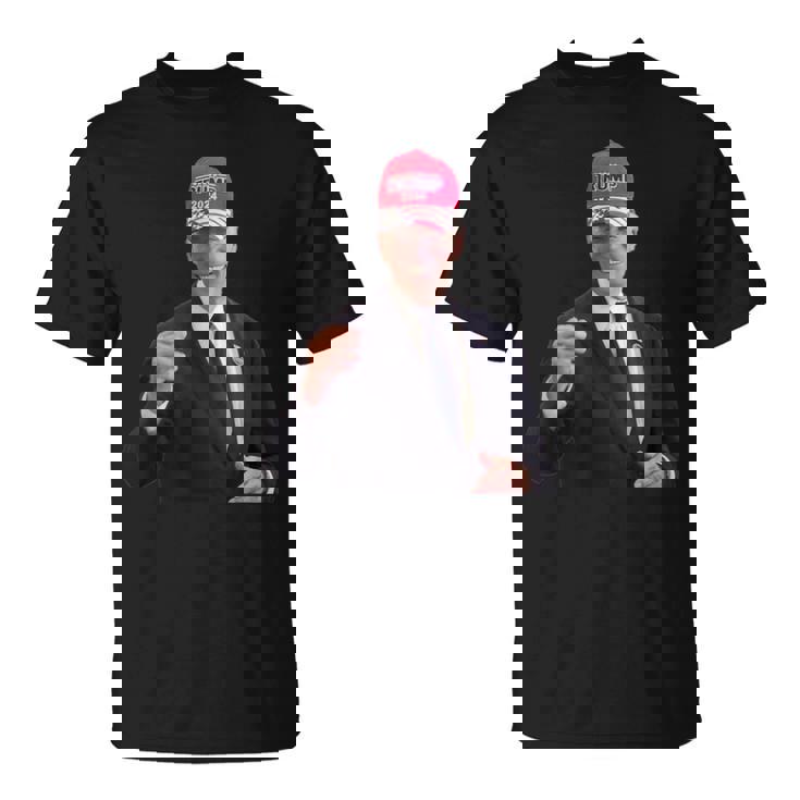 バイデンはトランプの帽子をかぶっています 2024 Tシャツ