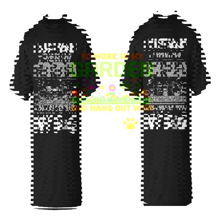 庭で働いて犬とたむろしたい Tシャツ