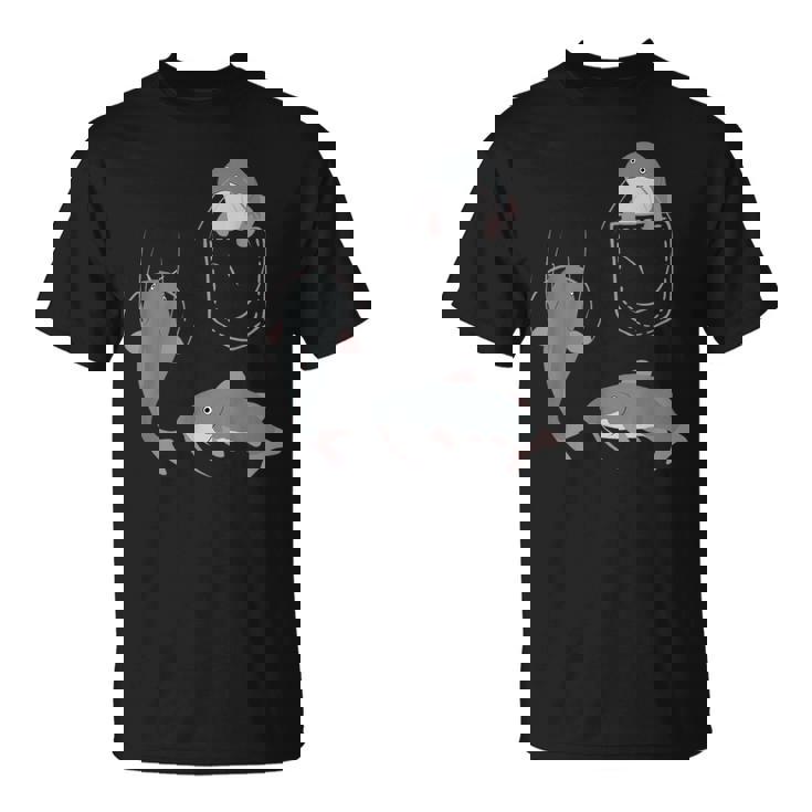 袋に入った魚 ナマズ Tシャツ