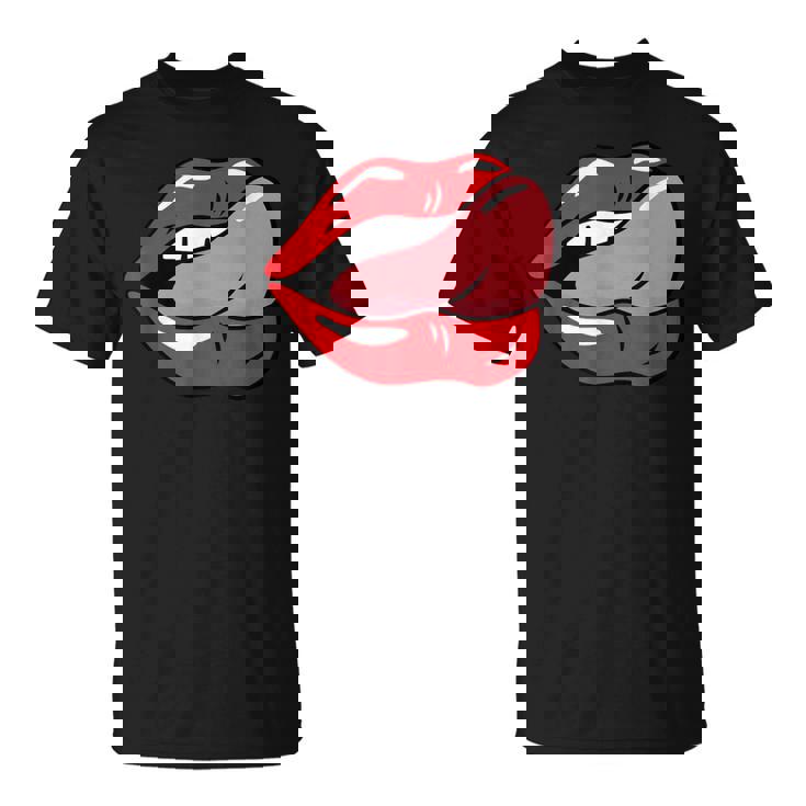 赤い唇を舐めるロックンロールグラフィック。 Tシャツ