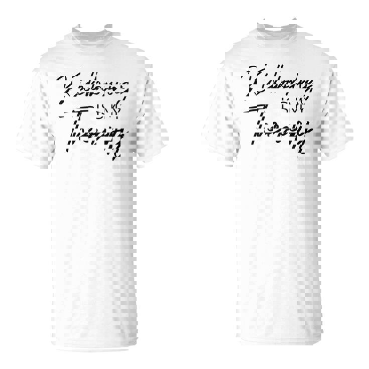 キックボクシングは私のセラピー Tシャツ