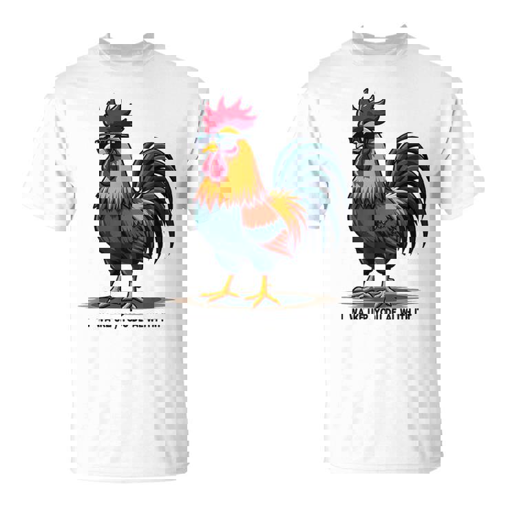 サングラスをかけた姿勢のクールな雄鶏。 Tシャツ