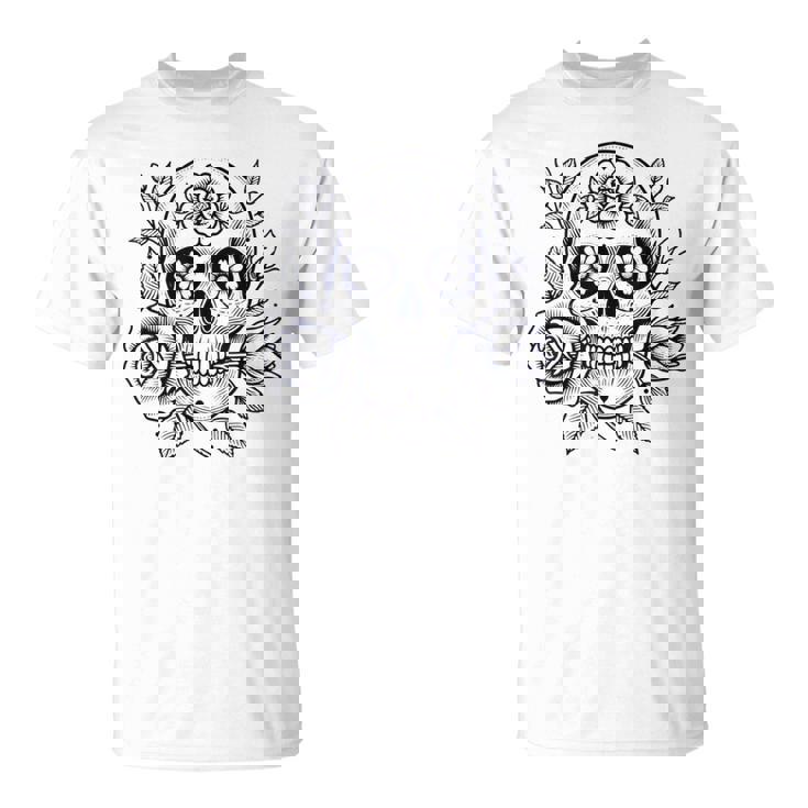 スカルと花の伝統的なタトゥースタイル Tシャツ