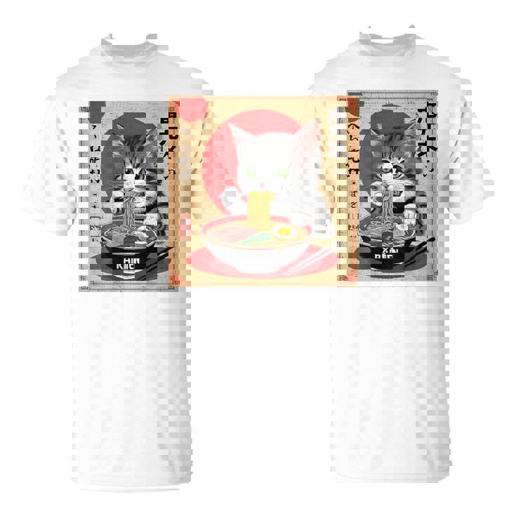 背中にラーメンを食べる緑色の目を持つ日本猫のデザイン。 Tシャツ