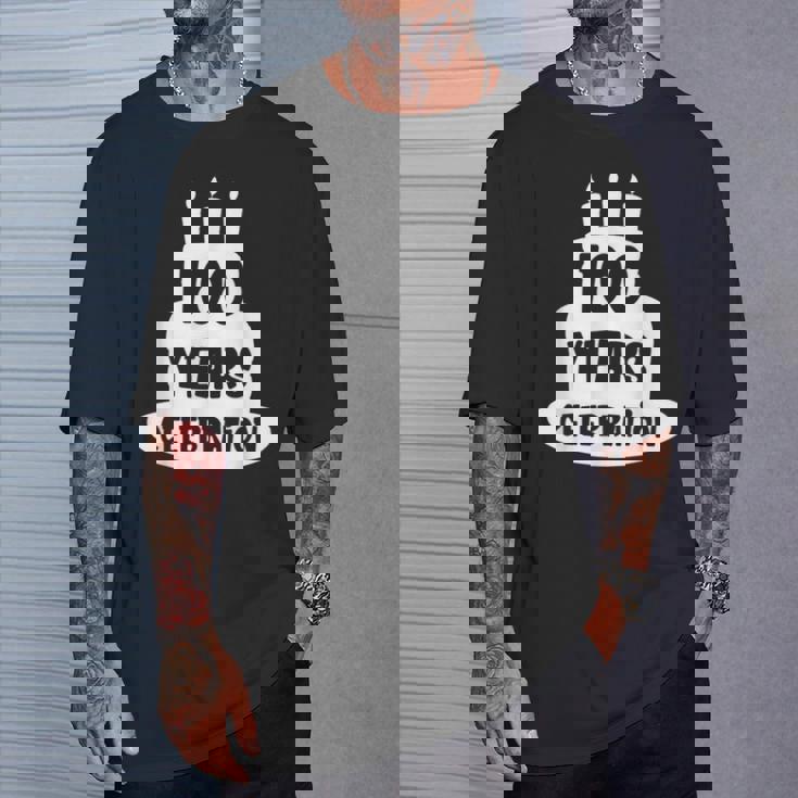 100年のお祝い イベント、記念日、誕生日。 Tシャツ 彼への贈り物