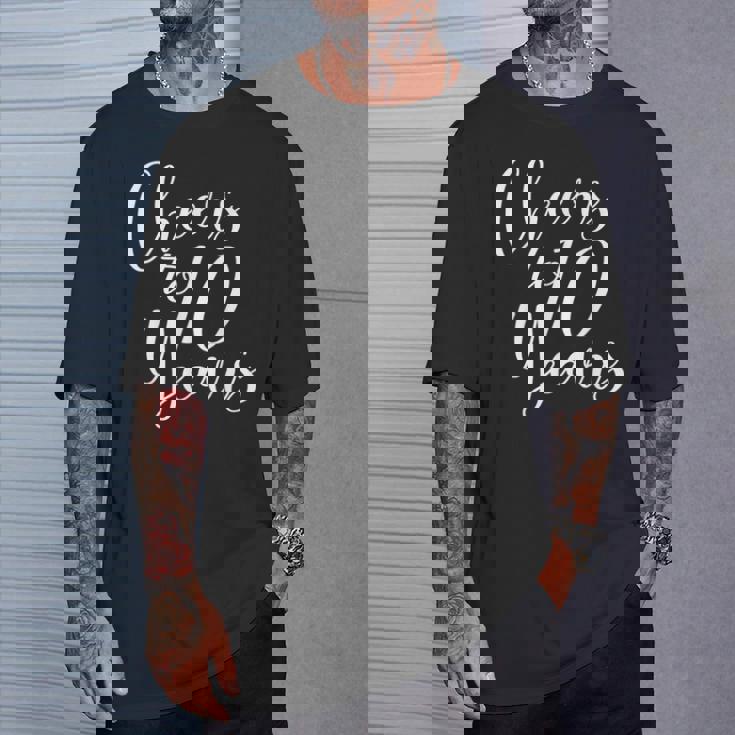 10歳、10歳の誕生日、グループ、10周年記念に乾杯。 Tシャツ 彼への贈り物