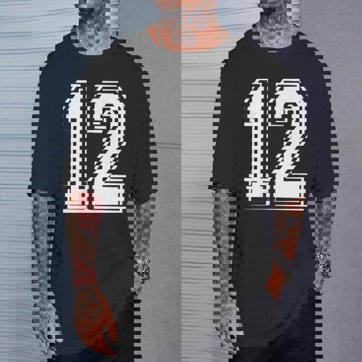 12番の前面と背面にホワイトのプリント。 Tシャツ 彼への贈り物