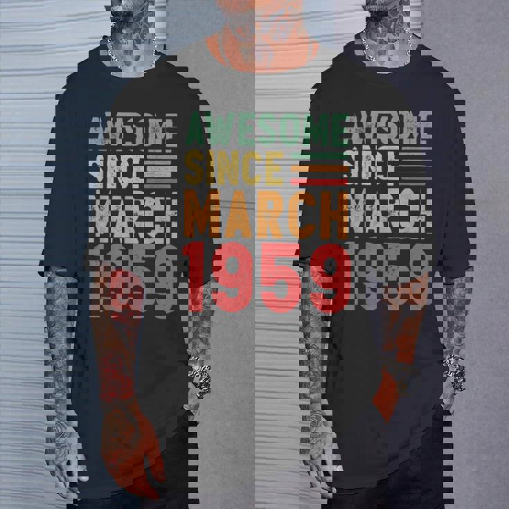 1959年3月から素晴らしい70歳の誕生日プレゼント。 Tシャツ 彼への贈り物