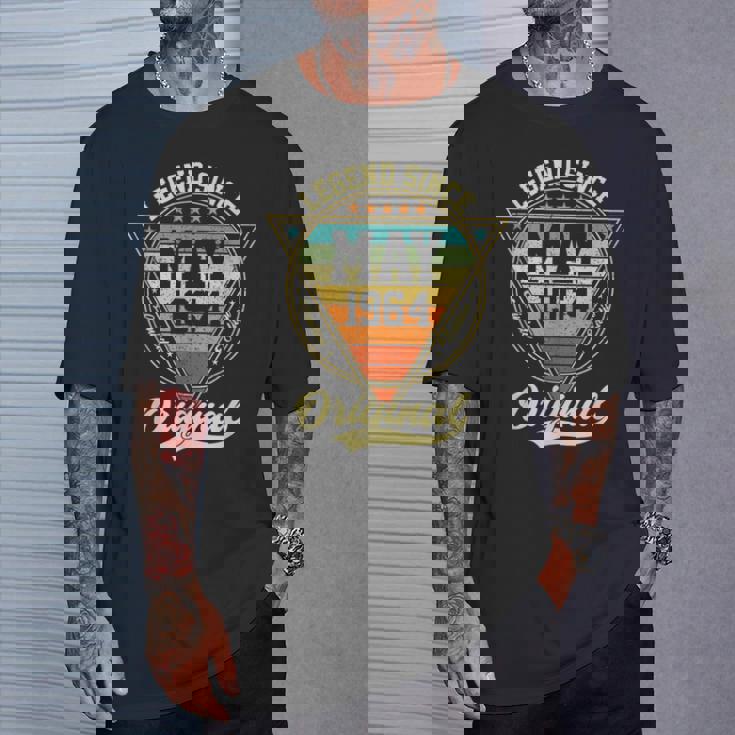1964年5月以来60歳の誕生日伝説 60歳 Tシャツ 彼への贈り物