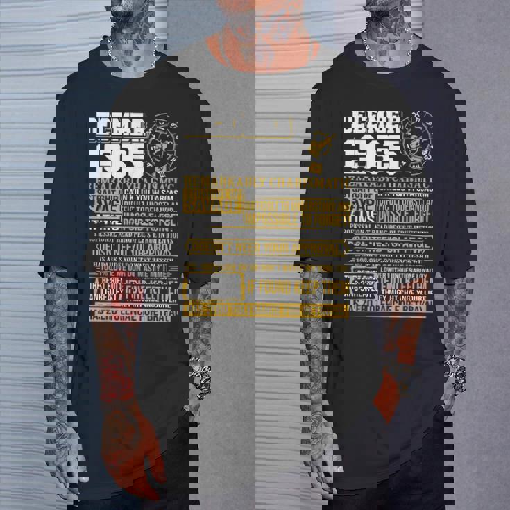 1965年 12月座 誕生日ギフト Born 12月agitarius Tシャツ 彼への贈り物