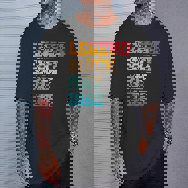 1965年5月以来の伝説 面白い 60歳 レトロ 還暦 Tシャツ 彼への贈り物