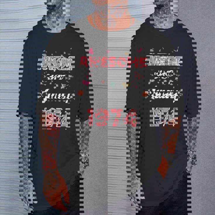 1974年1月から素晴らしい花、1974年1月の誕生日。 Tシャツ 彼への贈り物