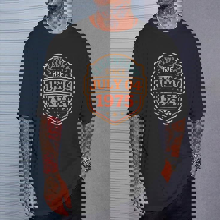 1975年7月4日以来、伝説的。素晴らしい誕生日パーティーレトロ。 Tシャツ 彼への贈り物