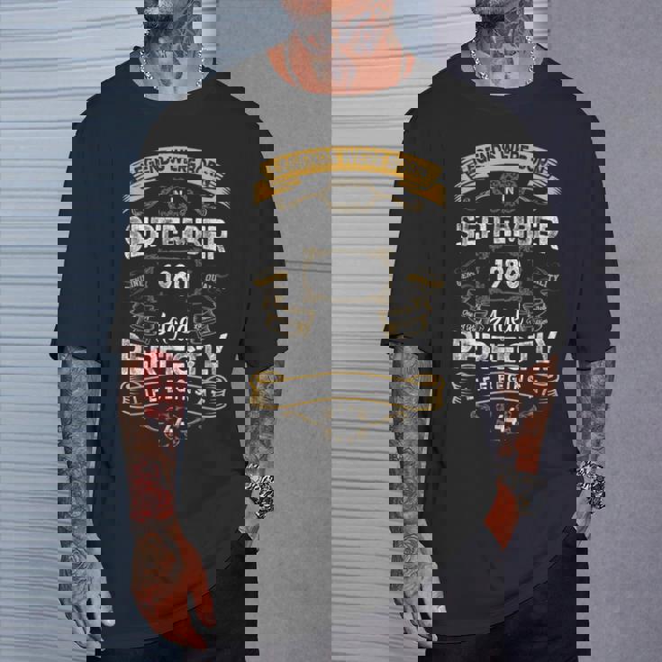 1980年9月に誕生した44歳の誕生日レジェンド。 Tシャツ 彼への贈り物