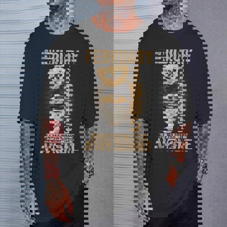 1985年2月40歳の誕生日男性と女性のための素晴らしいテディベア。 Tシャツ 彼への贈り物